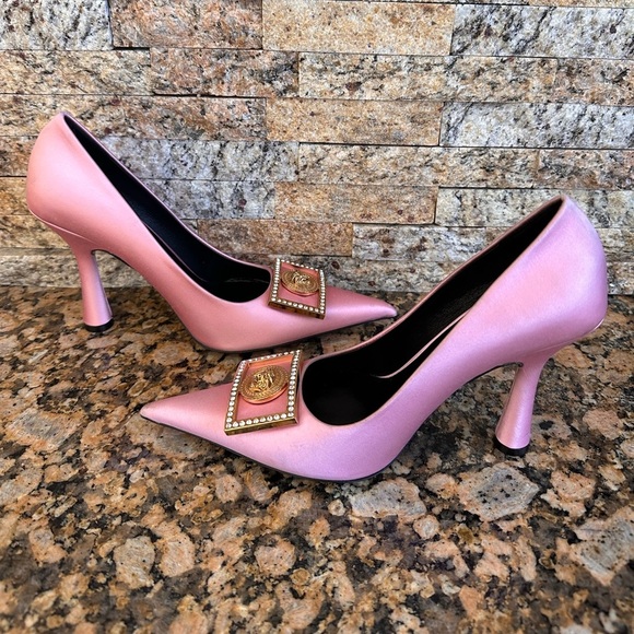 Versace Medusa Biggie Buckle Satin Pumps in Rose Pink - Picture 6 of 14